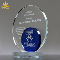 Plaque en cristal ronde personnalisée pour récompense de leadership avec base ovale