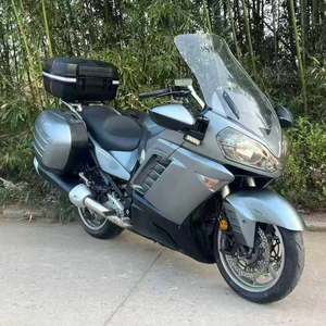 Moto de tourisme Kawasaki <span class=keywords><strong>GTR1400</strong></span> d'occasion, équipement haut de gamme. Moteur 1400cc à quatre cylindres en ligne, transmission par arbre, ABS, pare-brise électrique et valises de transport - Product Image 5
