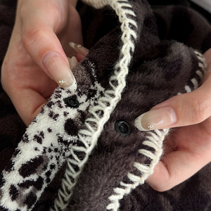 Leopard Print <strong>Double</strong> Sided Sheep Fleece Throw Blanket, Wearable Cape Cover with Snap Button for Office Sofa Home Decor Wholesale - Product Image 3