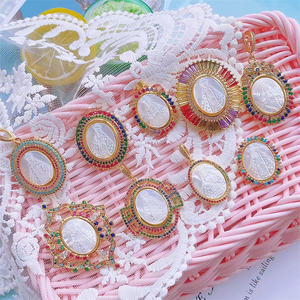 Colgante chapado en oro de 24K con conchas blancas, medalla de <span class=keywords><strong>San</strong></span> <span class=keywords><strong>Benito</strong></span>, protección religiosa - Product Image 1