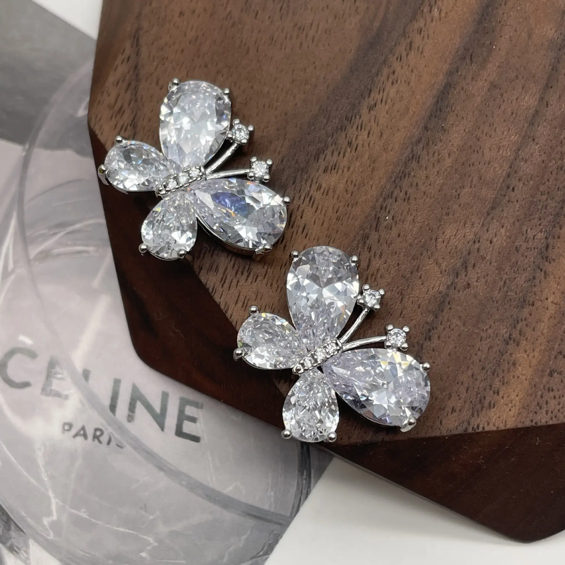 Fantezi kristal imitasyon toka Metal sap düğmesi şekli kelebek zirkon düğmeler Diy dekor elbise kadın ceket