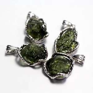 Collier Pendentif En Moldavite Naturelle – Pierre Verte De République Tchèque – Reiki