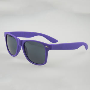 Venta al por mayor 2025 UV400 Gafas de sol Lindo marco púrpura Logotipo personalizado Nuevo Azul Amarillo PC Lentes Gafas promocionales Verde Rojo Opciones - Product Image 1