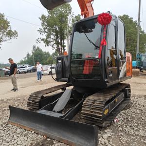 Excavatrice Hitachi ZX70 d'occasion en excellent état, prix bas, modèle 2022, poids opérationnel de 7500 kg, capacité de la cuve de 0,34 m, moteur de 42 kW - Product Image 6