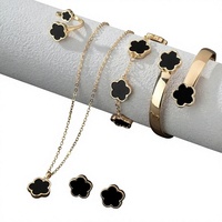 Ensemble de bijoux pour femmes de style coréen, collier, bracelet, bague et boucles d'oreilles en alliage à cinq pétales de fleurs porte-bonheur