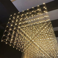 Lampadario a Cubo in Acciaio Inox, Illuminazione LED Creativa Personalizzabile, Oro, Telecomando, Altezza Regolabile, Garanzia di 2 Anni