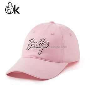 Chapeaux Fedora à large bord en gros avec assortiment de couleurs, plaque métallique personnalisée, étiquettes tissées, sangle en plastique, design de logo et patch en relief - Product Image 2