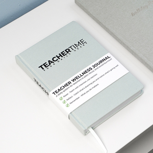 Vollständig Anpassbares Lehrer-Wellness-Tagebuch mit Leineneinband Täglicher Reset-Planer mit Wöchentlichen Notizen für Schulpersonal - Product Image 1