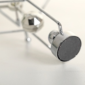 Modèle 985 Instrument à mouvement perpétuel à trois billes, pendule électromagnétique incurvé en plastique, nouveauté artisanale pour la maison - Product Image 4