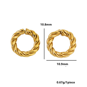 Anillo de conexión rectangular de acero inoxidable chapado en oro de 18 quilates con bucle abierto retorcido para la fabricación de pulseras y accesorios de joyería. - Product Image 3