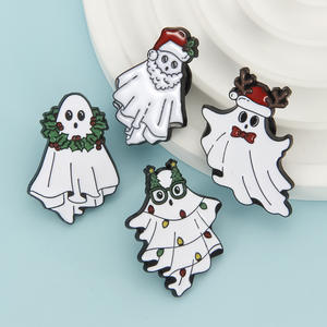 YINI Broche de solapa de aleación de zinc grabado con fantasma de dibujos animados de Halloween y Navidad, insignia de esmalte dorado suave para hombre y mujer - Product Image 2