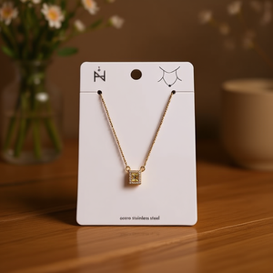 Collana Angelina con Diamante Quadrato in Acciaio Inossidabile Placcato Oro, Gioiello Minimalista per Uso Quotidiano Femminile - Product Image 2