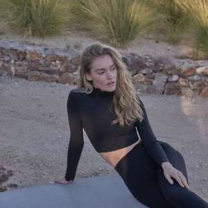 Completo Sportivo da Donna a Due Pezzi con Collo Alto, Maniche Lunghe, Pizzo Ondulato e Schiena Traforata per Corsa, Yoga e Fitness - Product Image 4