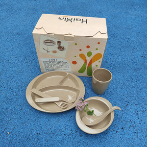 Juego de Platos <span class=keywords><strong>para</strong></span> Bebés Ecológicos y Libres de BPA, Aptos <span class=keywords><strong>para</strong></span> Alimentos, Incluye Taza con Separador, Cuchara y Tazón - Product Image 5