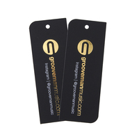 Étiquettes suspendues en papier noir personnalisables de qualité supérieure pour vêtements, jeans, pantalons avec logo en feuille d'or gaufrée et options multi-matériaux