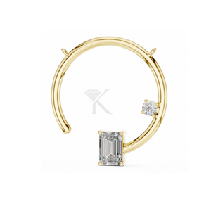 Collar Minimalista de Oro Amarillo con Colgante de Aro Abierto con Diamantes Redondos y Corte Esmeralda, Elegante y Moderno - Product Image 2