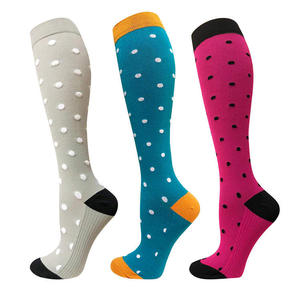 Chaussettes de compression pour femmes avec logo personnalisé, motif zèbre, puzzle, camouflage, <span class=keywords><strong>pois</strong></span>, amour, noir, <span class=keywords><strong>blanc</strong></span>, jaune, bleu, vert - Product Image 1