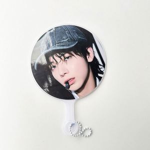 Nouveau mini éventail Kpop personnalisé, mignon, double face, en PVC, en forme de cœur, avec support - Product Image 6