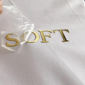 <span class=keywords><strong>Etiquetas</strong></span> de <span class=keywords><strong>Ropa</strong></span> de PVC con Logotipo en Relieve 3D Personalizadas, Impresión por Transferencia de Calor, Diseños Innovadores de Transferencia de Calor de TPU de China para Prendas - Product Image 3