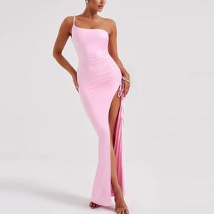 Robes longues de soirée sexy fendues pour femmes, personnalisées OEM, style épaule unique, bretelles spaghetti, en pur soie - Product Image 1