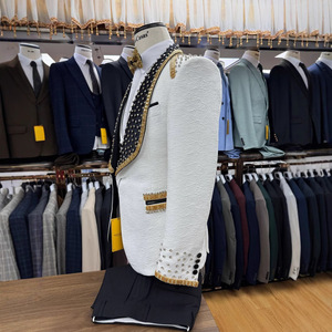 Costume 3 pièces <span class=keywords><strong>blanc</strong></span> pour homme avec revers perlé doré, veste de smoking ajustée, idéal pour bal de promo, <span class=keywords><strong>mariage</strong></span>, soirée, spectacle, costumes formels tendance - Product Image 2