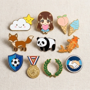 Broches de esmalte de pepinillos encurtidos, níquel negro, con diseños de Paz y Amor, pepinillos divertidos y botellas, insignias de solapa creativas con forma de fruta para el Día del Padre - Product Image 3