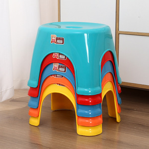 Tabouret enfant en plastique, coloré, rond et bas, pour la maison et l'usage des enfants - Product Image 4