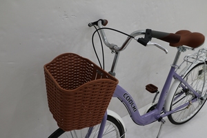Vélo de ville pour <span class=keywords><strong>femme</strong></span>, 26 pouces, cadre en acier, vitesse unique, couleur violette, style princesse, classique et rétro. - Product Image 5
