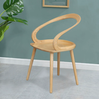 Chaise en bois massif moderne avec ruban décoratif, en bois de caoutchouc naturel, à bords arrondis, pour salon et salle à manger