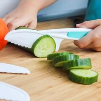 Ensemble de couteaux de cuisine en plastique pour enfants avec planche à découper, outils de pâtisserie et de découpe, vente en gros