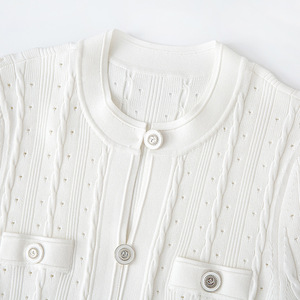 Maglioncino da donna con collo rotondo bianco all'ingrosso, produttore di maglieria, manica corta arruffata monopetto, abito lavorato a <span class=keywords><strong>maglia</strong></span> - Product Image 3