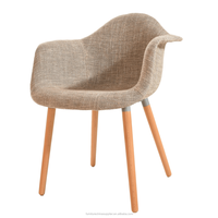 Chaise de salle à manger avec accoudoirs, style européen moderne, revêtement en tissu, pieds en bois de hêtre, pour restaurant DC-311DV