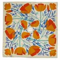 Écharpe en soie carrée à motif floral personnalisé, bord fini à la machine / Bandana pour femmes