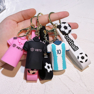 Porte-clés maillot de football 3D en silicone avec breloque ballon, design multicolore, numéros 7 et 10 - Product Image 5
