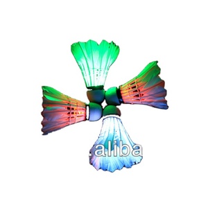 Volants de <span class=keywords><strong>Badminton</strong></span> en Nylon avec plumes, 5 pièces LED, pour divertissement - Product Image 1
