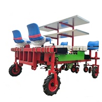 Transplanteur de semis de légumes tracté par un tracteur pour la transplantation de poivrons, piments, aubergines, tomates, figues de Barbarie et fraises