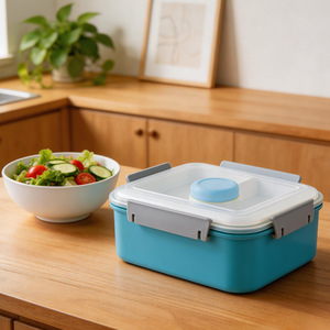 Boîte à lunch rectangulaire en plastique refermable à quatre compartiments avec compartiment pour sauce et salade, idéale pour une utilisation en extérieur - Product Image 1