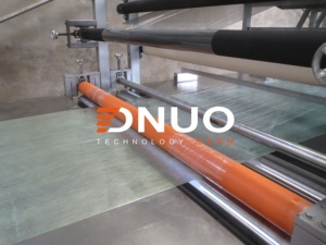 Machine de production et de formage de tuiles de toiture continues en composite fibre de verre et plastique pour gouttières et canaux d'eau - Product Image 3