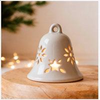 Décorations de Noël nordiques C&H, figurines en céramique blanche faites à la main avec maison et renne, éclairées par LED