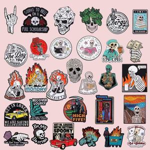 Pin de esqueleto de esmalte Duro Personalizado estilo Punk alternativo Be Gay Do Crime broche insignia para mochila regalo de fiesta de cumpleaños hecho en aleación - Product Image 2