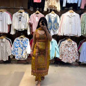 Salwar Kameez jaune brodé à imprimé, court, sans manches, col en V, pour femme, ensemble 2 pièces, coupe ample, tenue traditionnelle longue pour soirée - Product Image 1
