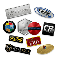 Plaque signalétique personnalisée en aluminium anodisé durable avec logo en relief pour machines extérieures