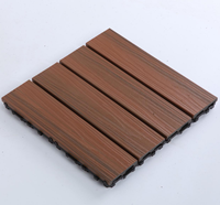 Azulejos de suelo entrelazados WPC de 12 "X 12", coextrusión con tapa de madera de plástico, azulejo DIY de cubierta, azulejos de Patio usados para jardín al aire libre WPC