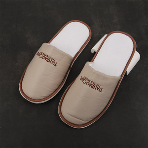 Chaussons jetables personnalisés en sergé pour hôtels, articles de toilette pour hôtels avec option de fourniture de matériaux pour B&B, directement de l'usine - Product Image 3