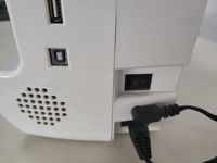 Machine à broder industrielle miniature RN-13520 avec moteur et alimentation par aiguille, informatisée à grande vitesse pour la broderie de logos de papillons