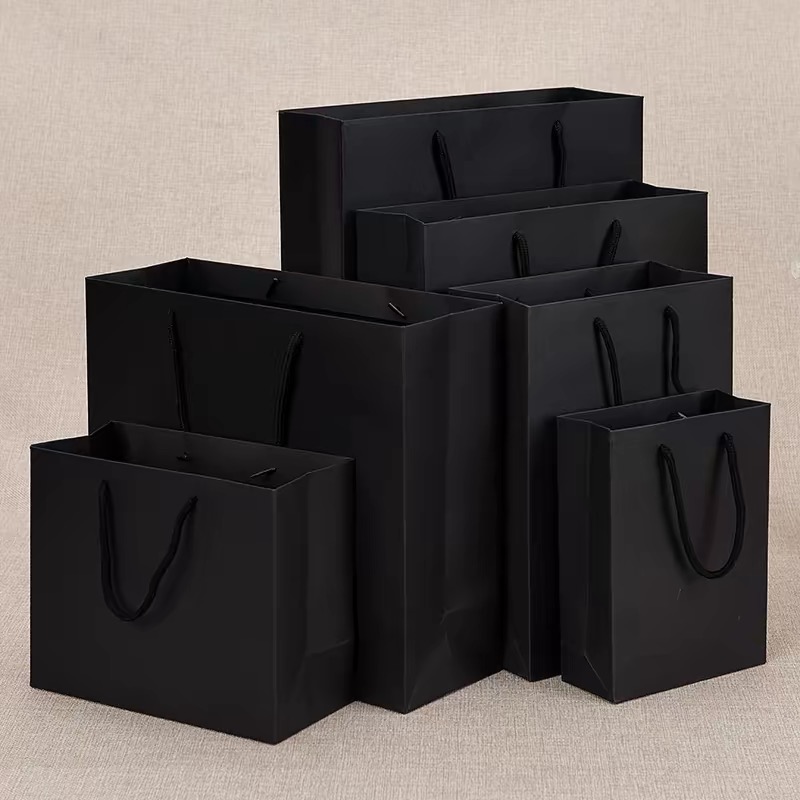 Custom Printed White Brown Kraft Paper Bag With Handles Your Own Logo ColthesShoes Gift Cardboard Packaging Stock
