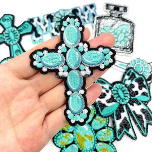 Türkisfarbene Blumen- & Western-inspirierte Gestickte Aufnäher Atemberaubende Kuhfell-Muster Schleife, Kreuz, Totenkopf & Blumen-Aufnäher zur Individualisierung - Product Image 4