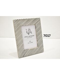 Marco de Fotos de Lujo con Rayas Diagonales, Marco Decorativo de Resina MDF para Mesa, 10x15 cm, Disponible al Mejor Precio - Product Image 4