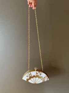 Pochette élégante en résine pour femmes avec motif unique, construction robuste, légère et parfaite pour un usage quotidien - Product Image 4