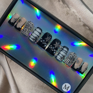Venta al por mayor de lujo personalizado <span class=keywords><strong>piedras</strong></span> ostentosas prensa en las <span class=keywords><strong>uñas</strong></span> de Punta francesa media y corta <span class=keywords><strong>uñas</strong></span> manicura acrílico palo en las <span class=keywords><strong>uñas</strong></span> - Product Image 1